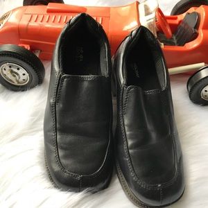 HOLIDAY EDITIONS Boy’s Sz 2 Black Shoes